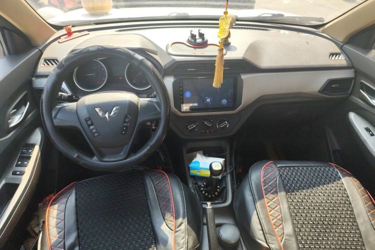 Used Wuling Hongguang 2018 1.5L S Comfort Model L2B Center Console