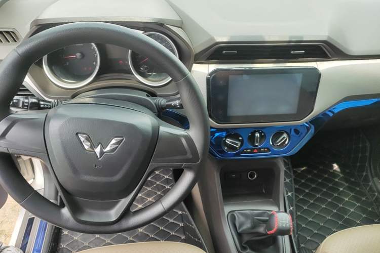 Used Wuling Hongguang 2018 1.5L S Comfort Model L2B Center Console