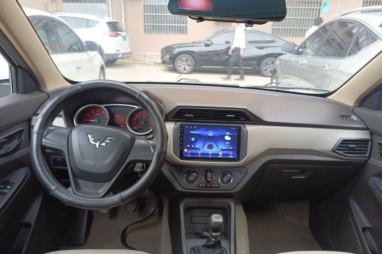 Used Wuling Hongguang 2018 1.5L S Standard Version L2B Center Console