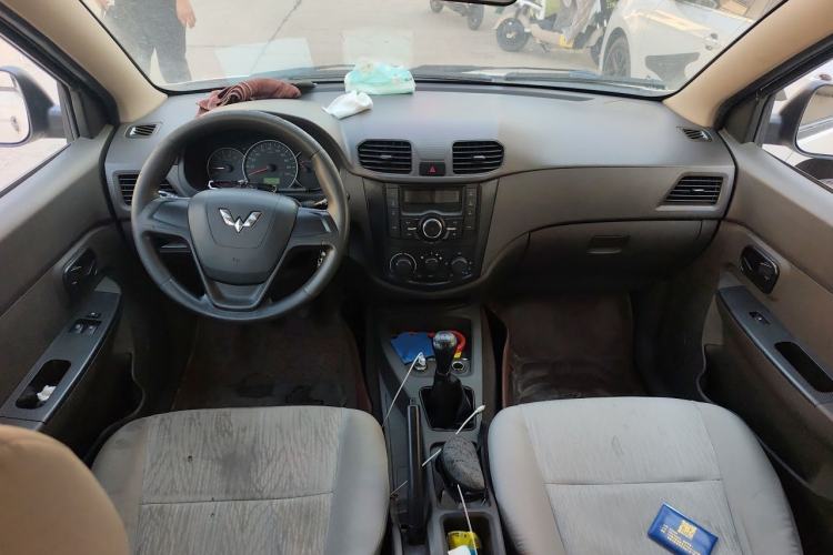 Used Wuling Hongguang 2018 1.5L Classic S Base Model Center Console