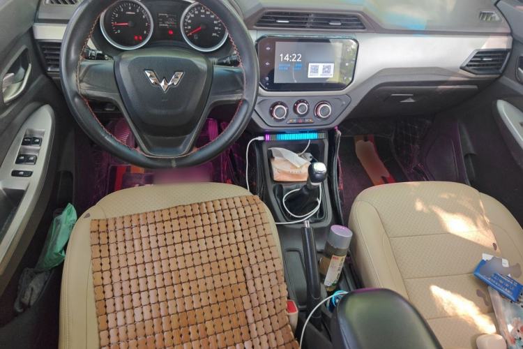 Used Wuling Hongguang 2018 1.5L S Comfort Model L2B Center Console