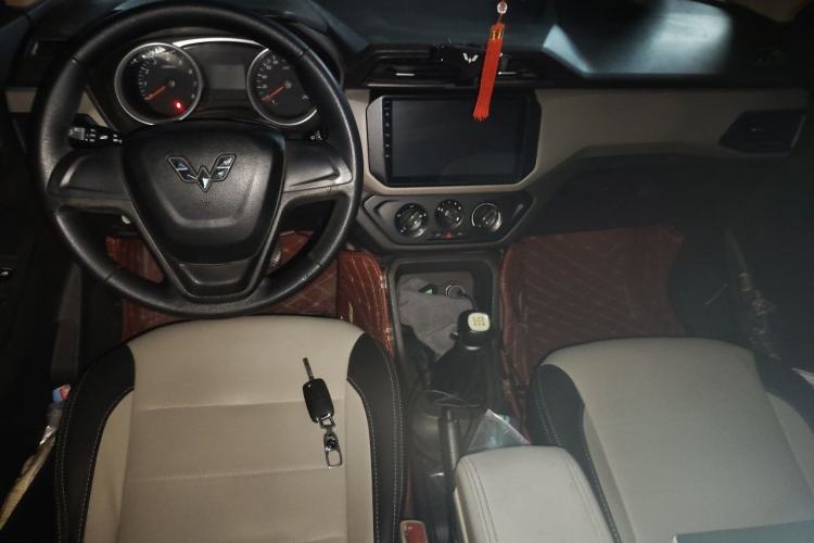 Used Wuling Hongguang 2018 1.5L S Standard Version L2B Center Console