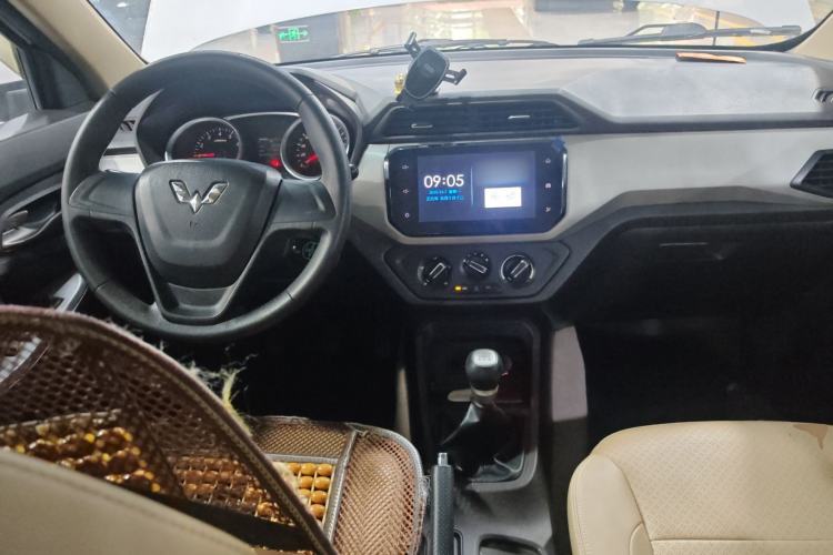 Used Wuling Hongguang 2018 1.5L S Comfort Model L2B Center Console
