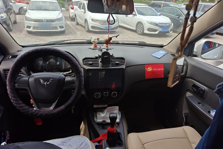 Used Wuling Hongguang 2018 1.5L S Standard Version L2B Center Console
