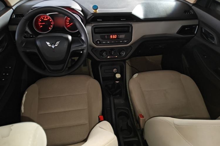 Used Wuling Hongguang 2018 1.5L S Standard Version L2B Center Console