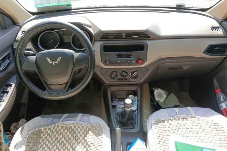 Used Wuling Hongguang 2018 1.5L S Standard Version L2B Center Console