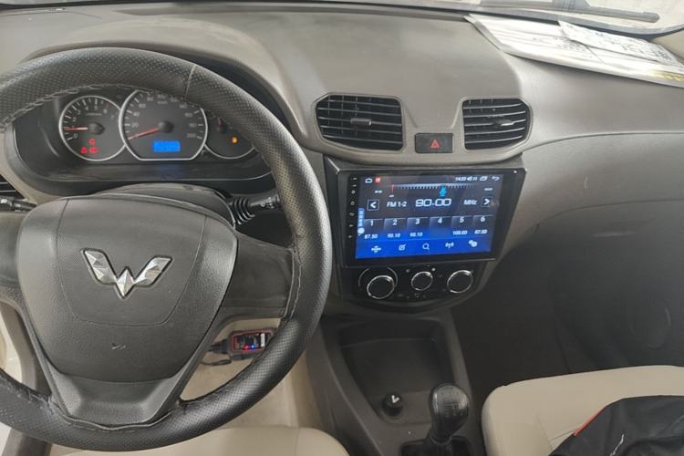Used Wuling Hongguang 2018 1.5L Classic S Standard Model Center Console