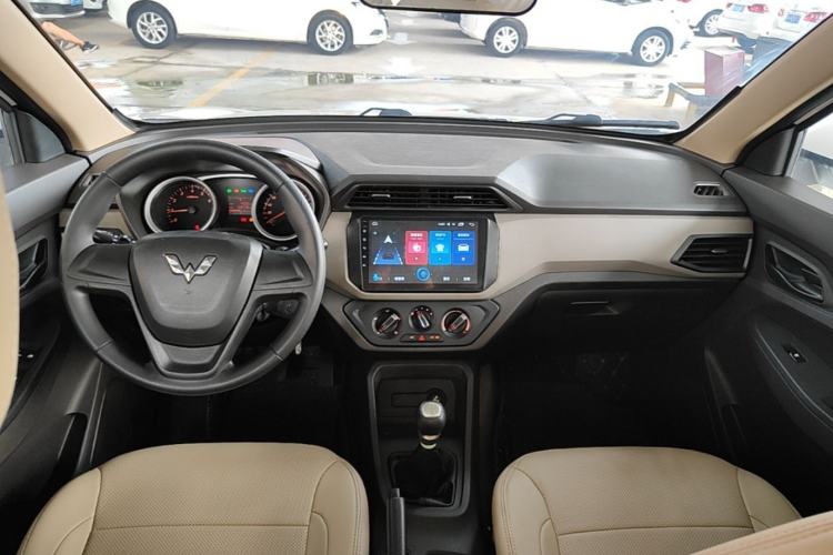 Used Wuling Hongguang 2018 1.5L S Standard Version L2B Center Console