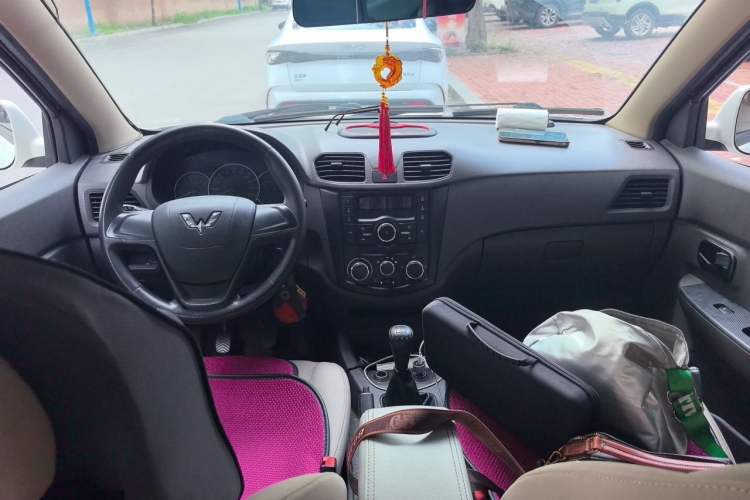 Used Wuling Hongguang 2018 1.5L Classic S Standard Model Center Console