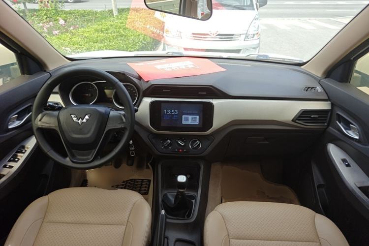 Used Wuling Hongguang 2018 1.5L S Comfort Model L2B Center Console
