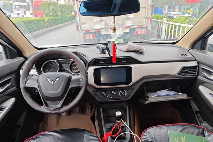 Used Wuling Hongguang 2018 1.5L S Comfort Model L2B Center Console