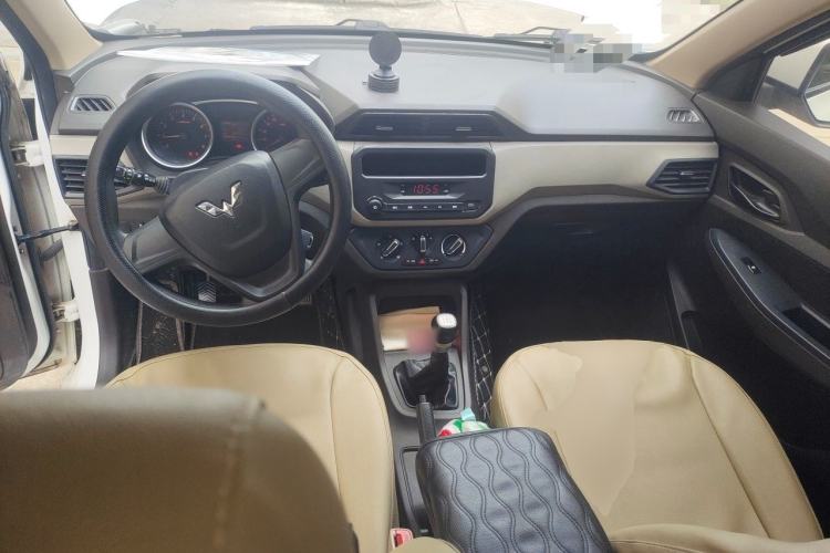Used Wuling Hongguang 2018 1.5L S Standard Version L2B Center Console