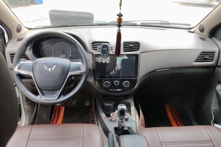 Used Wuling Hongguang 2018 1.5L Classic S Standard Model Center Console