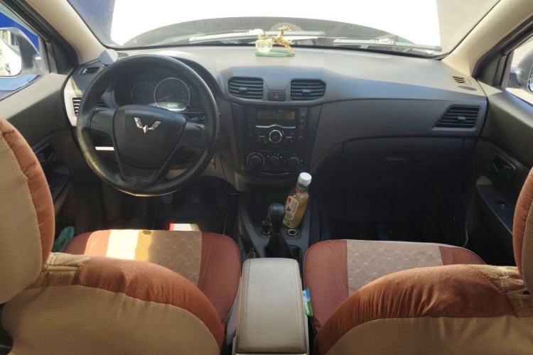 Used Wuling Hongguang 2018 1.2L Classic S Base Model Center Console