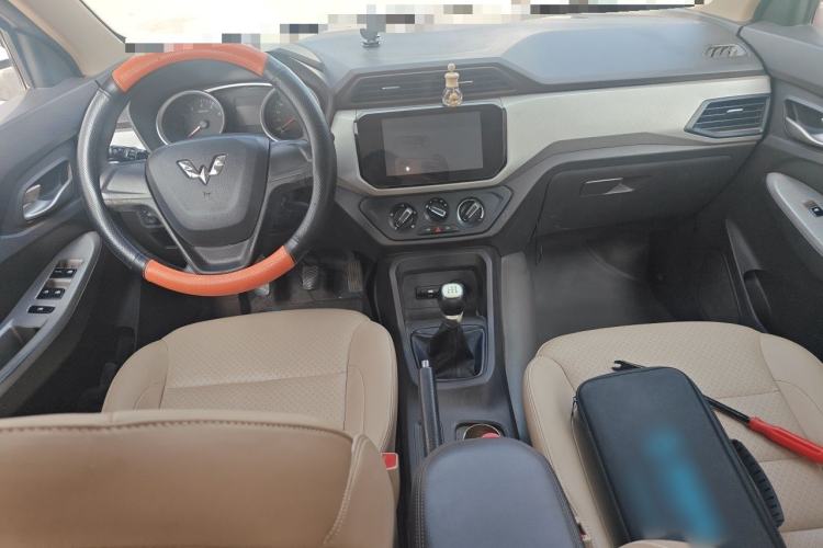 Used Wuling Hongguang 2018 1.5L S Comfort Model L2B Center Console