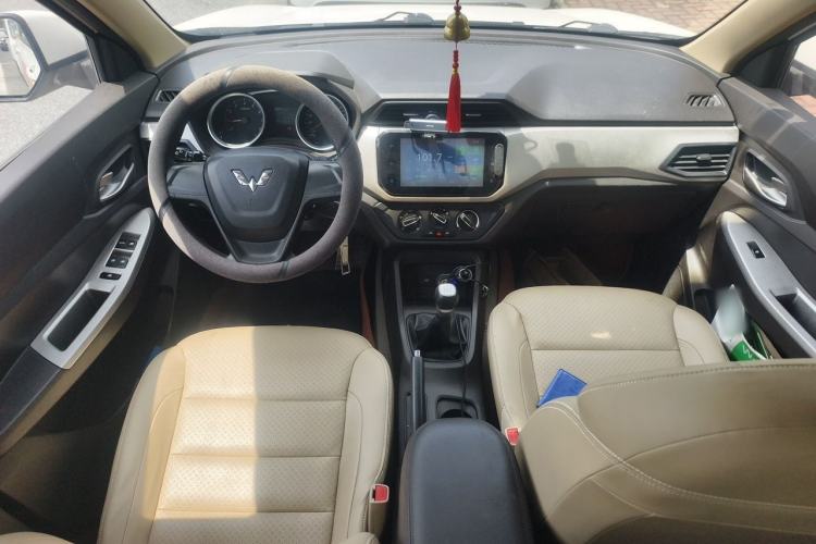Used Wuling Hongguang 2018 1.5L S Standard Version L2B Center Console