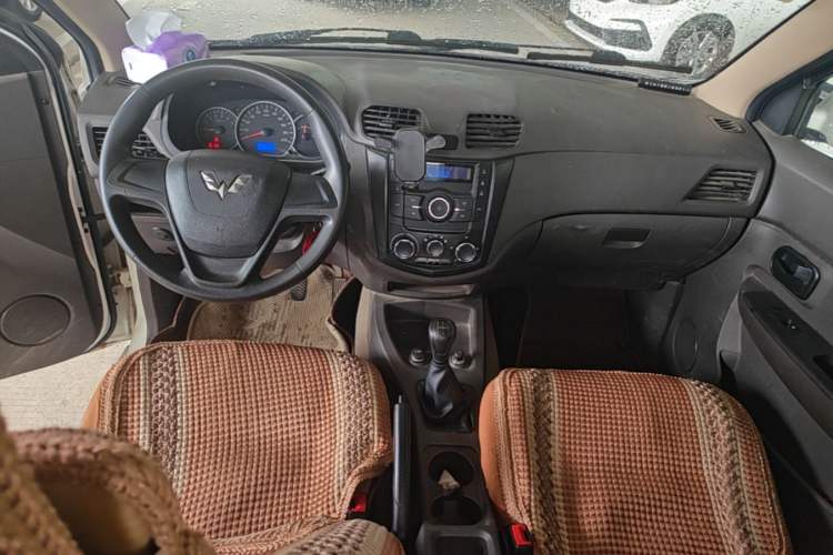 Used Wuling Hongguang 2018 1.5L Classic S Standard Model Center Console