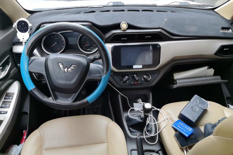 Used Wuling Hongguang 2018 1.5L S Comfort Model L2B Center Console