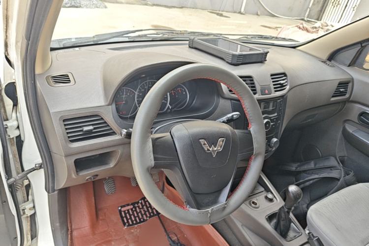 Used Wuling Hongguang 2018 1.2L Classic S Base Model Center Console
