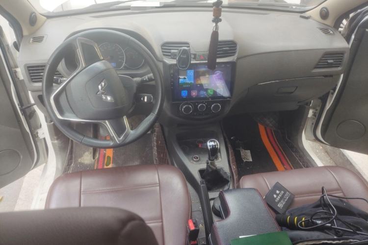 Used Wuling Hongguang 2018 1.5L Classic S Standard Model Center Console