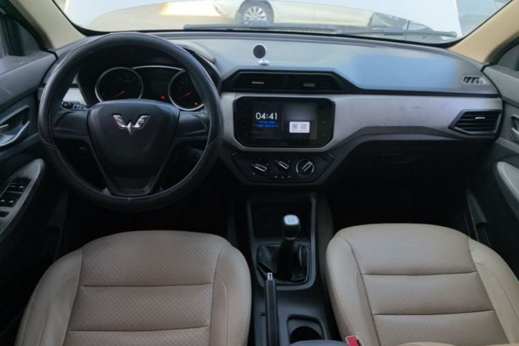Used Wuling Hongguang 2018 1.5L S Comfort Model L2B Center Console