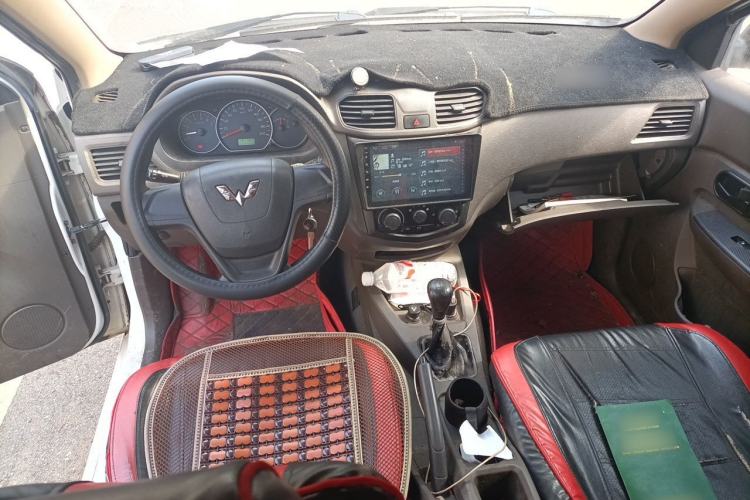 Used Wuling Hongguang 2018 1.5L Classic S Base Model Center Console