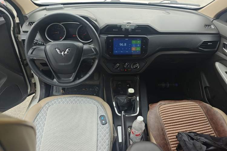 Used Wuling Hongguang 2018 1.5L S Comfort Model L2B Center Console
