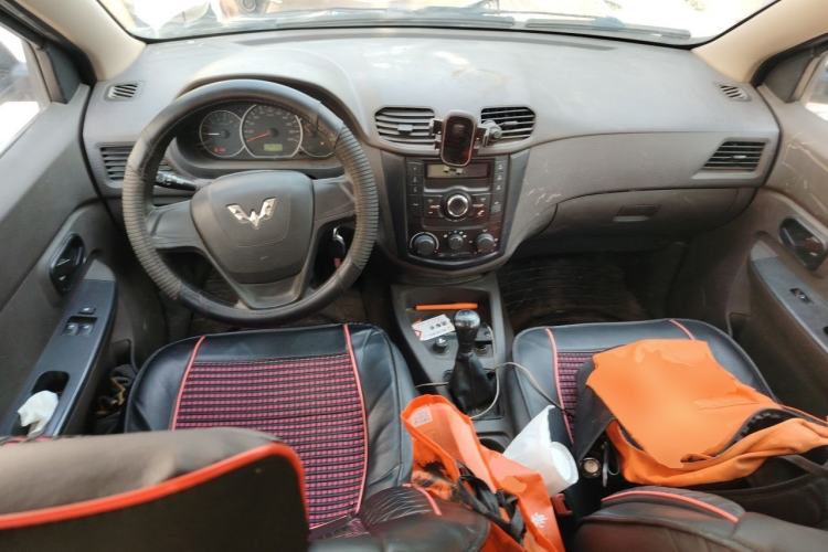 Used Wuling Hongguang 2018 1.5L Classic S Base Model Center Console