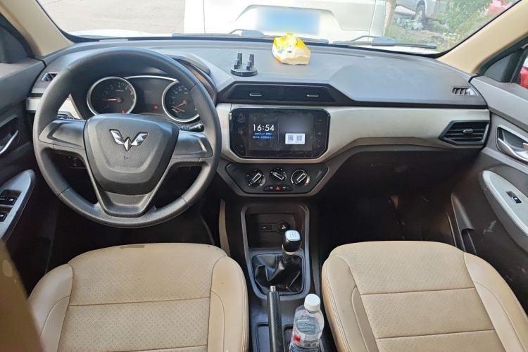 Used Wuling Hongguang 2018 1.5L S Comfort Model L2B Center Console