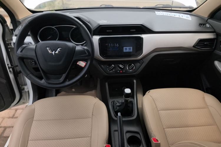 Used Wuling Hongguang 2018 1.5L S Comfort Model L2B Center Console