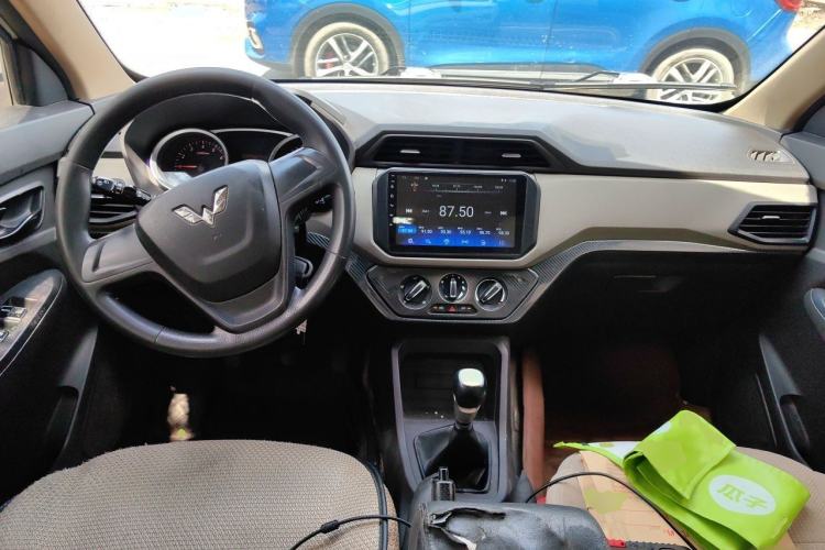 Used Wuling Hongguang 2018 1.5L S Standard Version L2B Center Console