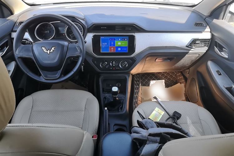 Used Wuling Hongguang 2018 1.5L S Comfort Model L2B Center Console