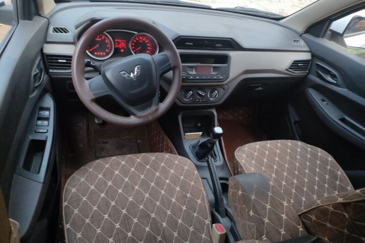 Used Wuling Hongguang 2018 1.5L S Standard Version L2B Center Console