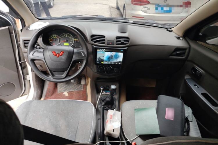 Used Wuling Hongguang 2018 1.5L Classic S Base Model Center Console