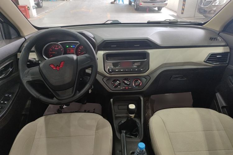 Used Wuling Hongguang 2018 1.5L S Standard Version L2B Center Console