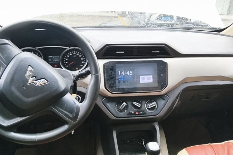 Used Wuling Hongguang 2018 1.5L S Comfort Model L2B Center Console