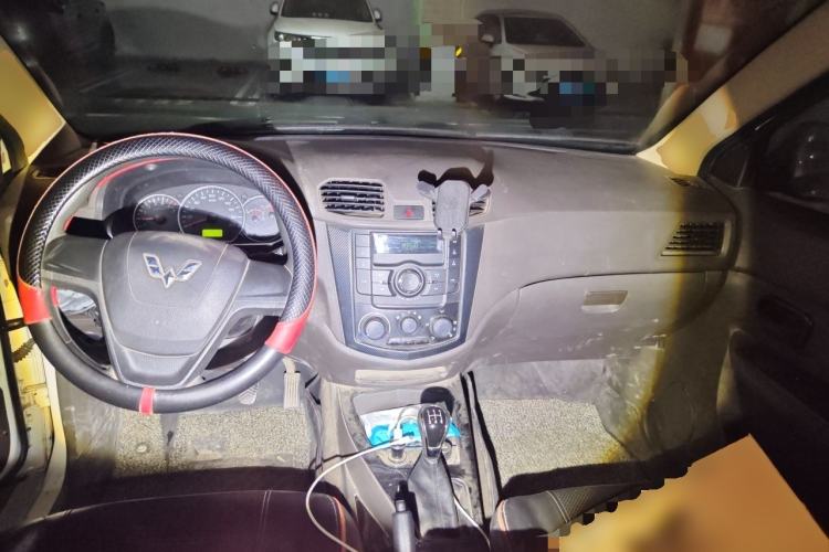Used Wuling Hongguang 2018 1.5L Classic S Base Model Center Console