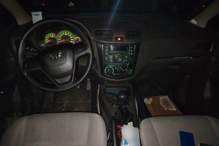 Used Wuling Hongguang 2018 1.5L Classic S Base Model Center Console