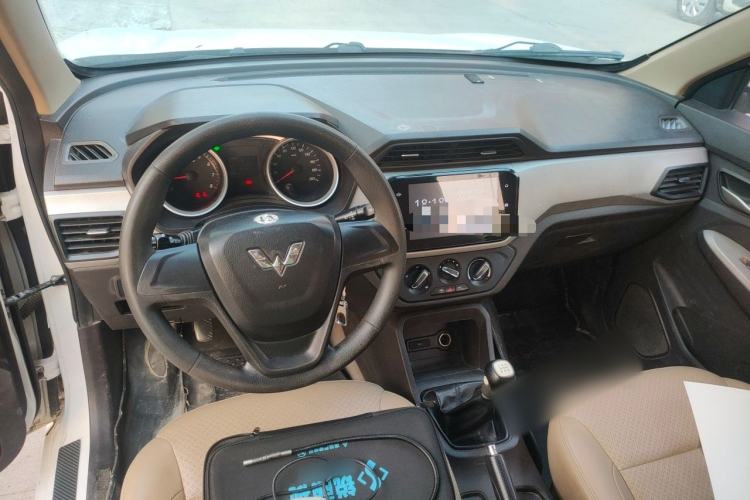 Used Wuling Hongguang 2018 1.5L S Comfort Model L2B Center Console