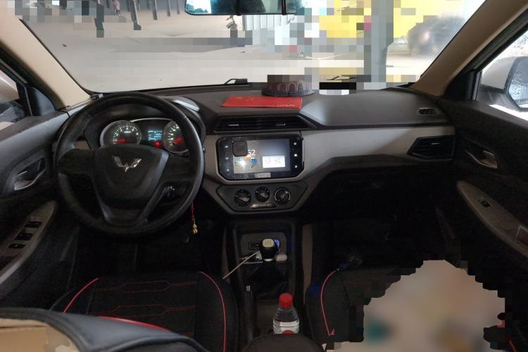 Used Wuling Hongguang 2018 1.5L S Comfort Model L2B Center Console