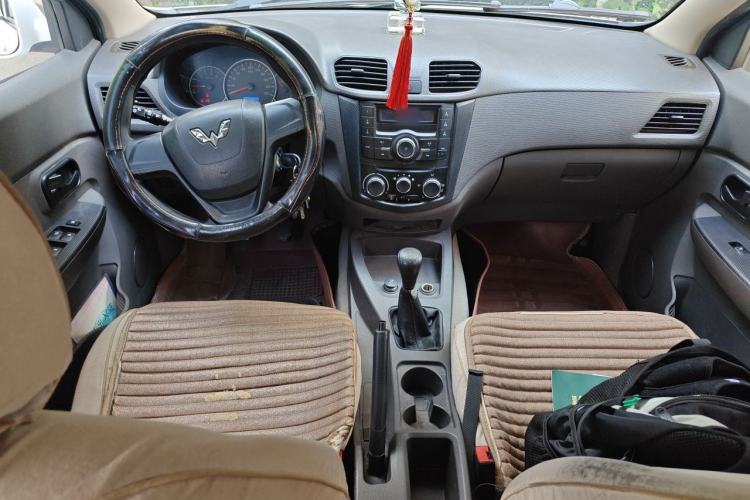 Used Wuling Hongguang 2018 1.5L Classic S Standard Model Center Console