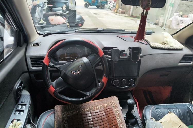 Used Wuling Hongguang 2018 1.5L Classic S Standard Model Center Console