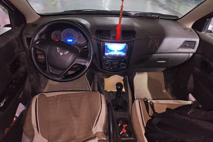 Used Wuling Hongguang 2018 1.5L Classic S Standard Model Center Console