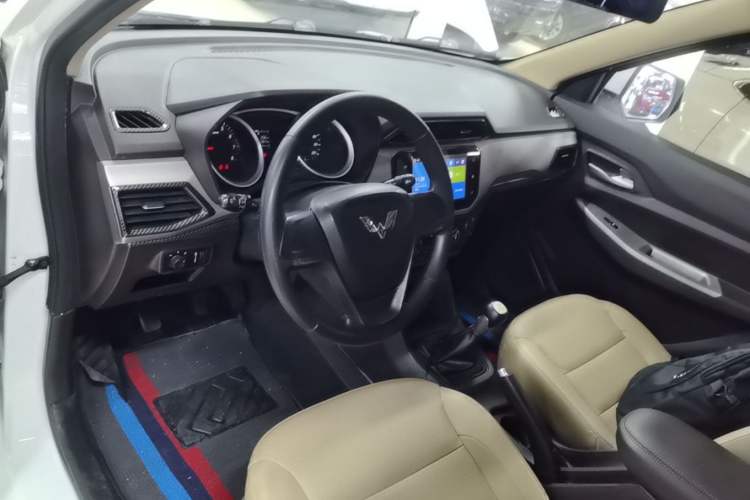Used Wuling Hongguang 2018 1.5L S Comfort Model L2B Center Console
