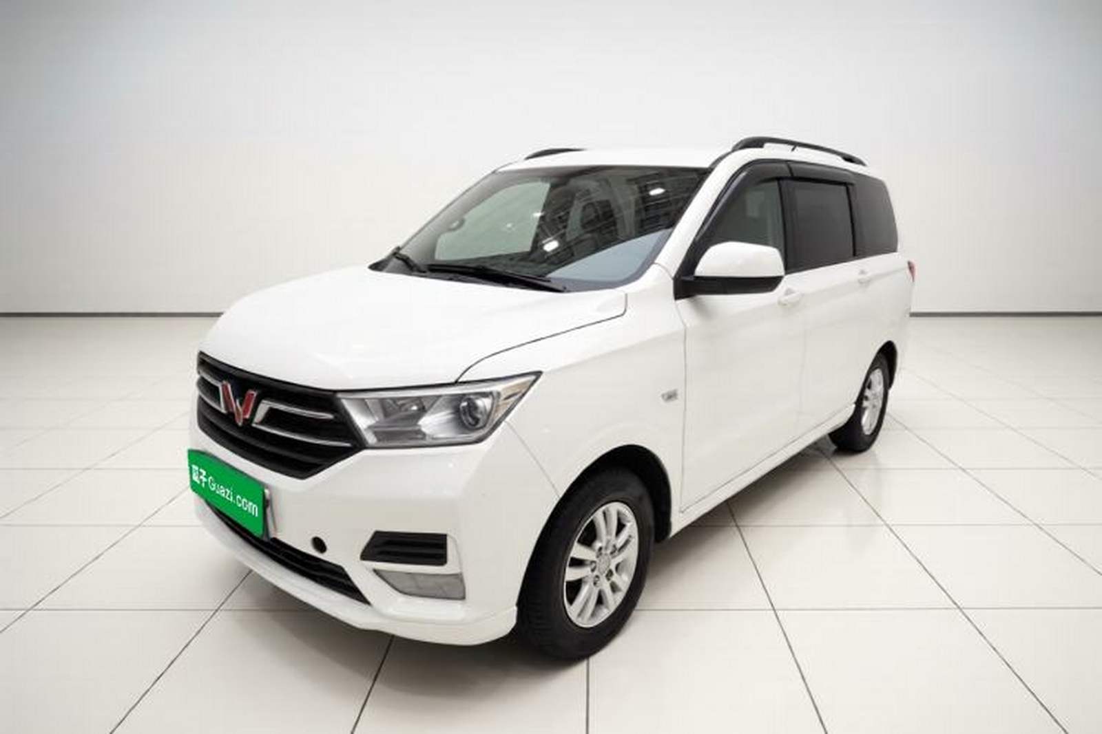 Фото Wuling с площадки