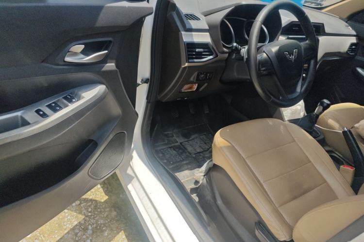 Used Wuling Hongguang 2018 1.5L S Comfort Model L2B Driver Seat