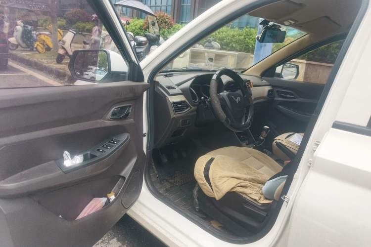 Used Wuling Hongguang 2018 1.5L S Standard Version L2B Driver Seat