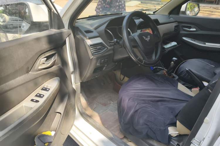 Used Wuling Hongguang 2018 1.5L S Comfort Model L2B Driver Seat