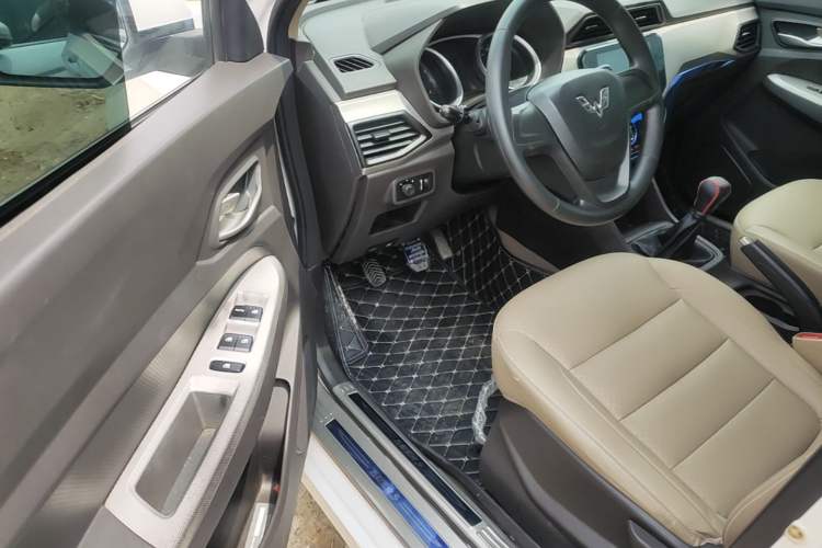 Used Wuling Hongguang 2018 1.5L S Comfort Model L2B Driver Seat