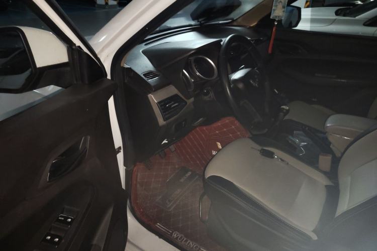 Used Wuling Hongguang 2018 1.5L S Standard Version L2B Driver Seat